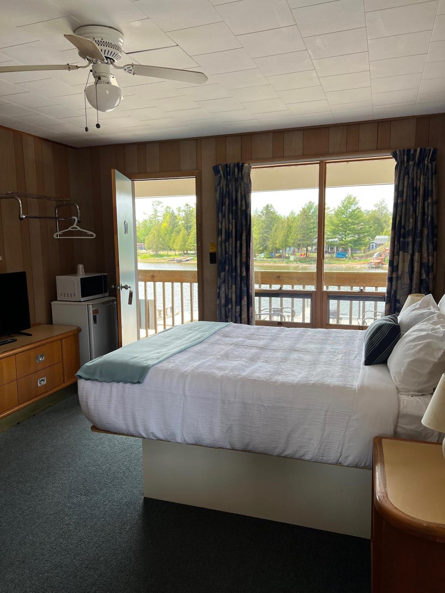 Kit Wat Motel & Marina ソーブル・ビーチ エクステリア 写真