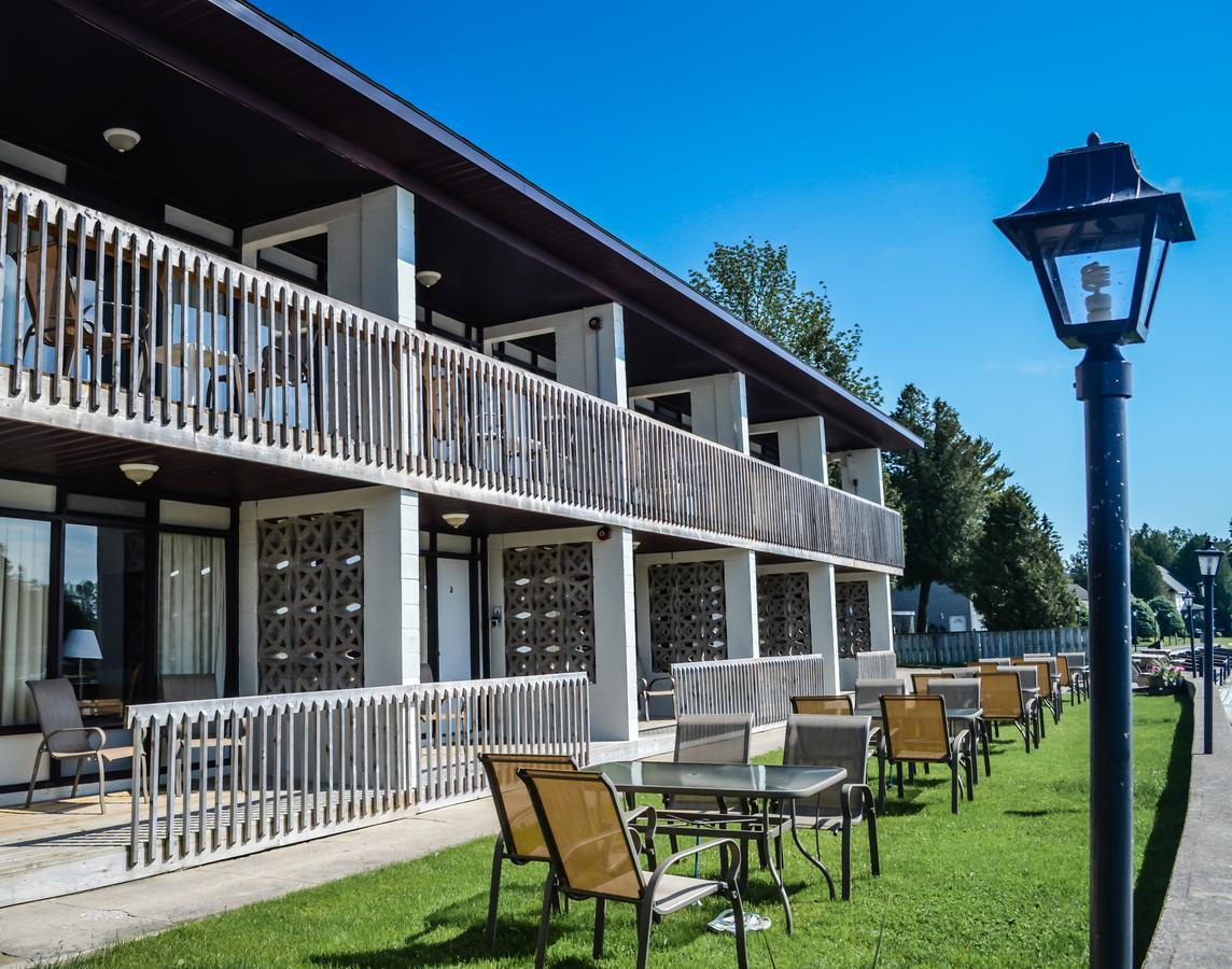 Kit Wat Motel & Marina ソーブル・ビーチ エクステリア 写真