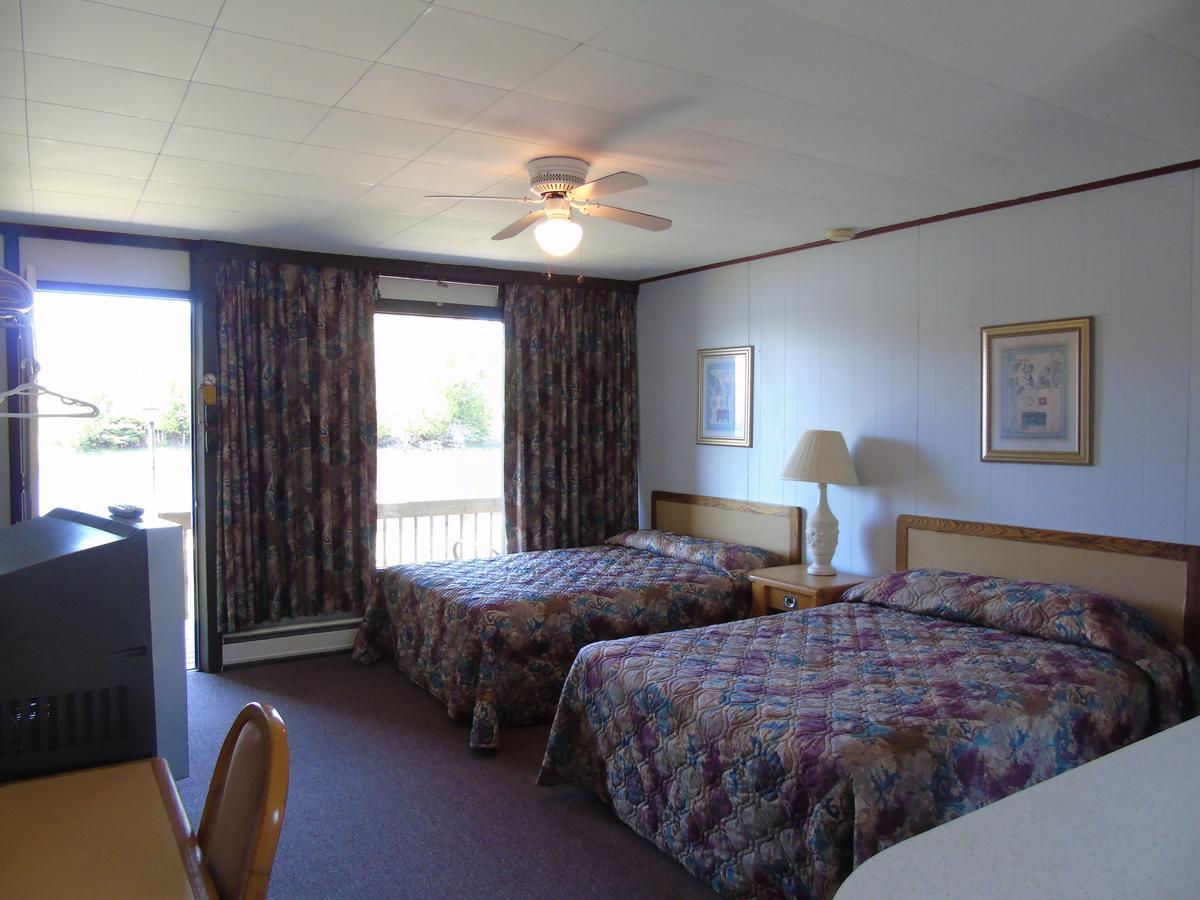 Kit Wat Motel & Marina ソーブル・ビーチ エクステリア 写真